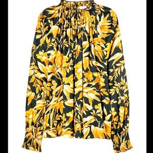 ❌❌SOLD❌❌H&M leaf ruffle neck soft top blouse